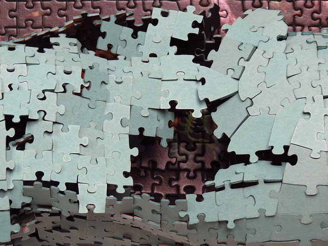 rozpadlé puzzle